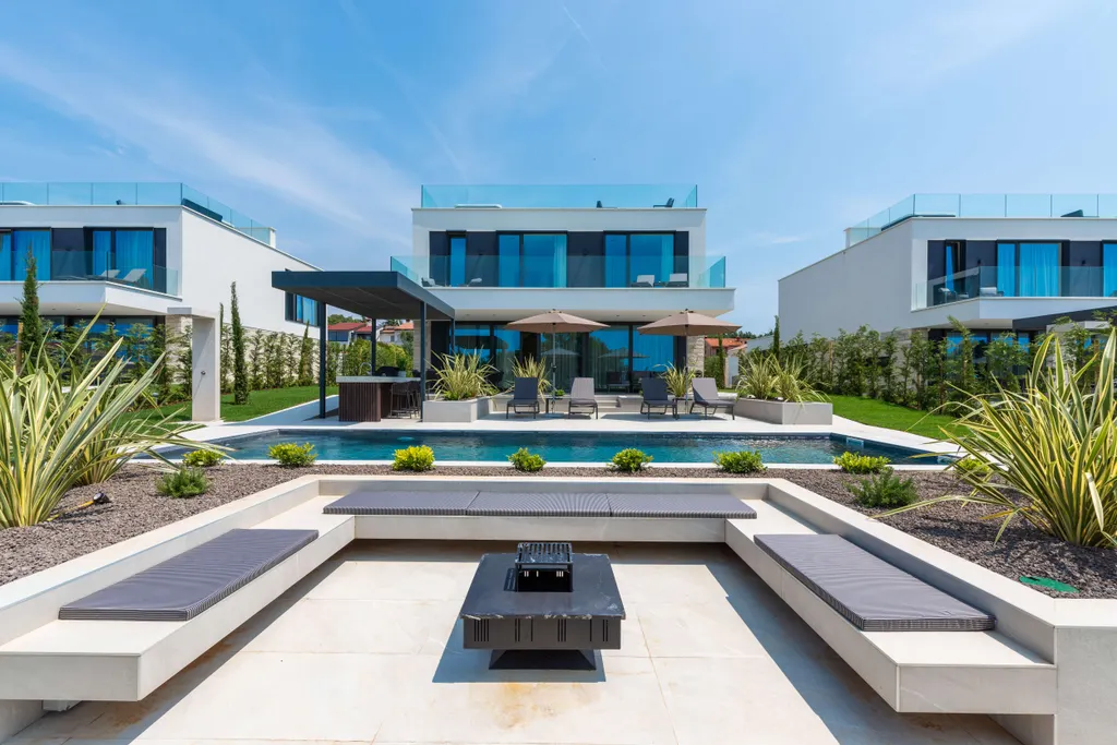Istria, Parenzo – Ville di design in fila con una splendida vista sul mare