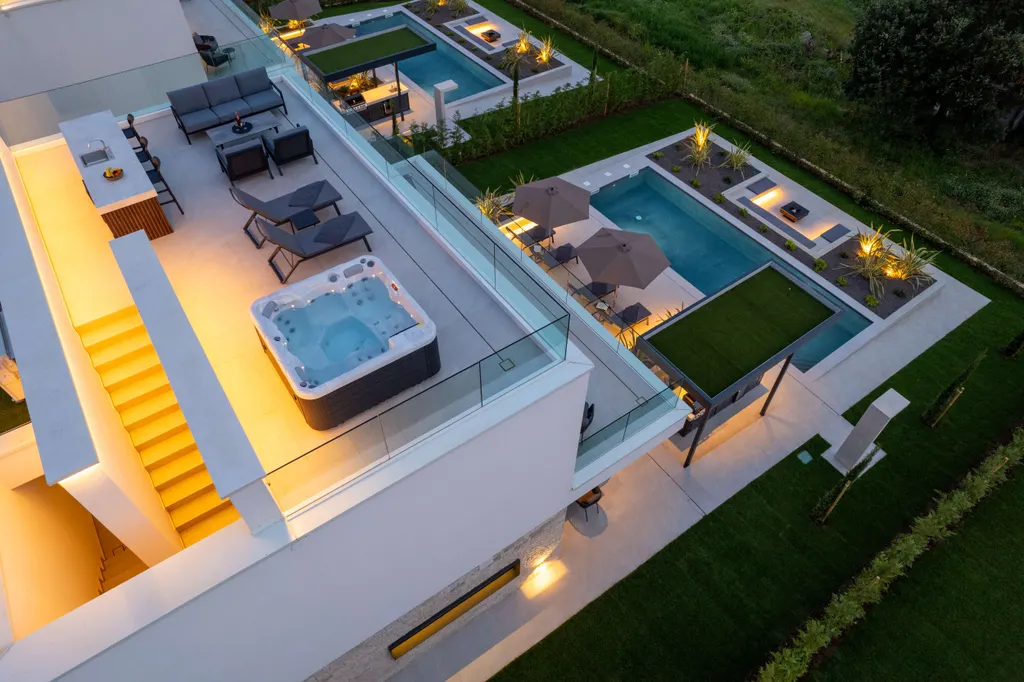 Istria, Parenzo – Ville di design in fila con una splendida vista sul mare