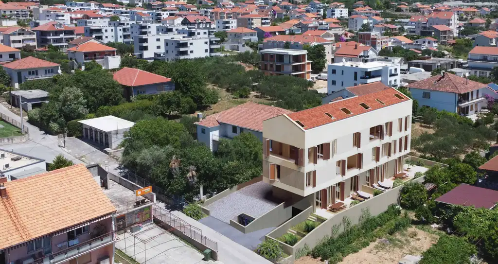 Trogir, Dragulin — novogradnja sa 6 stanova, vrtovima i garažom