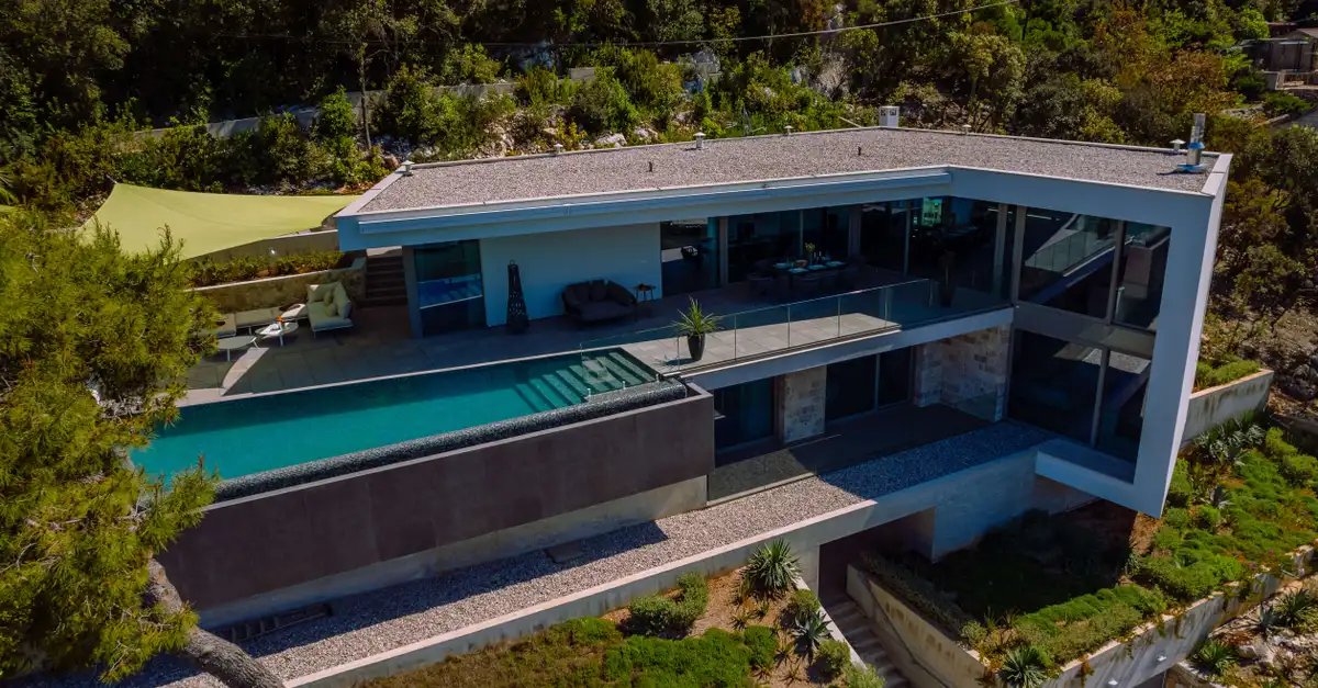 Exclusive Villa by the Sea