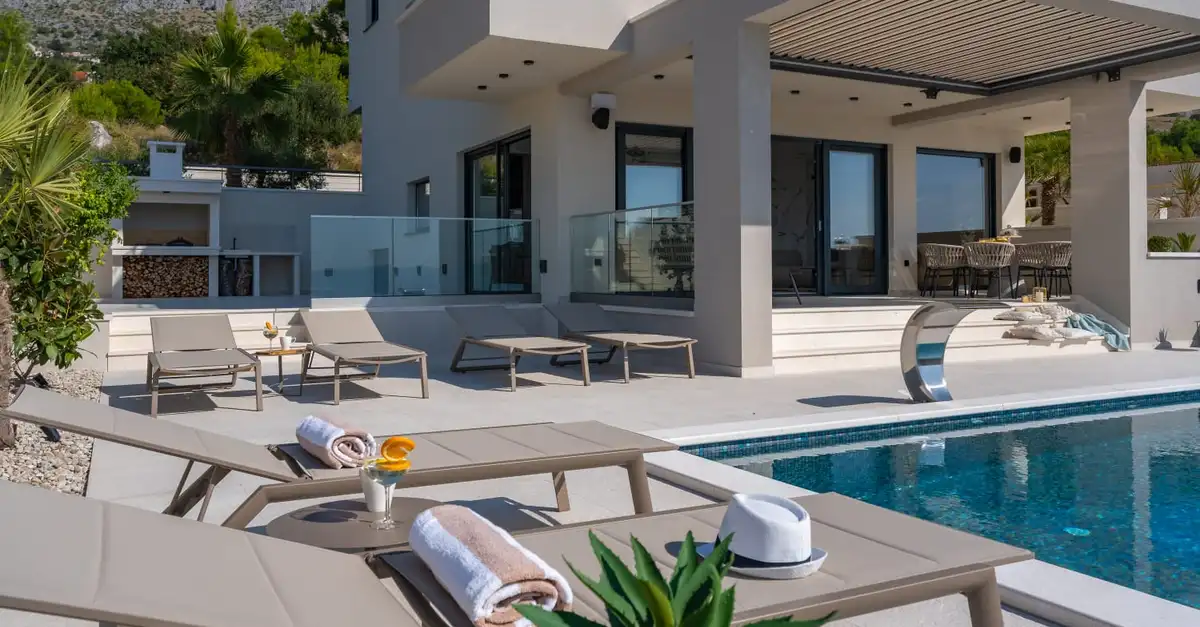 Modern Luxury Villa with Pool & Rooftop Terrace