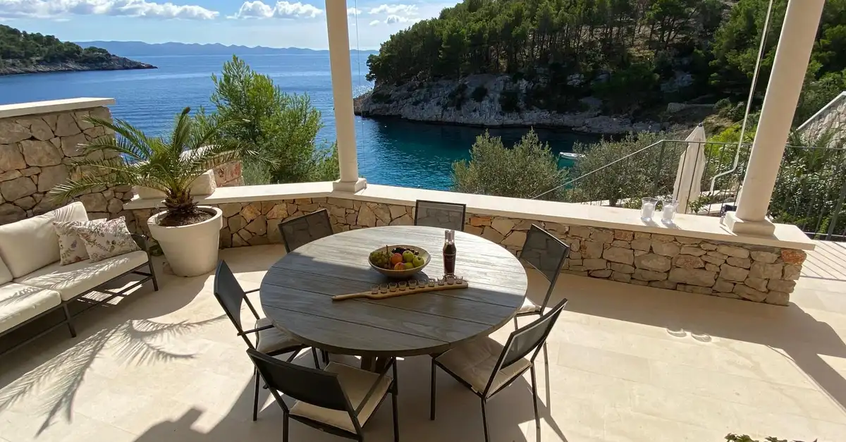 Exclusive Family Villa, First Row to the Sea