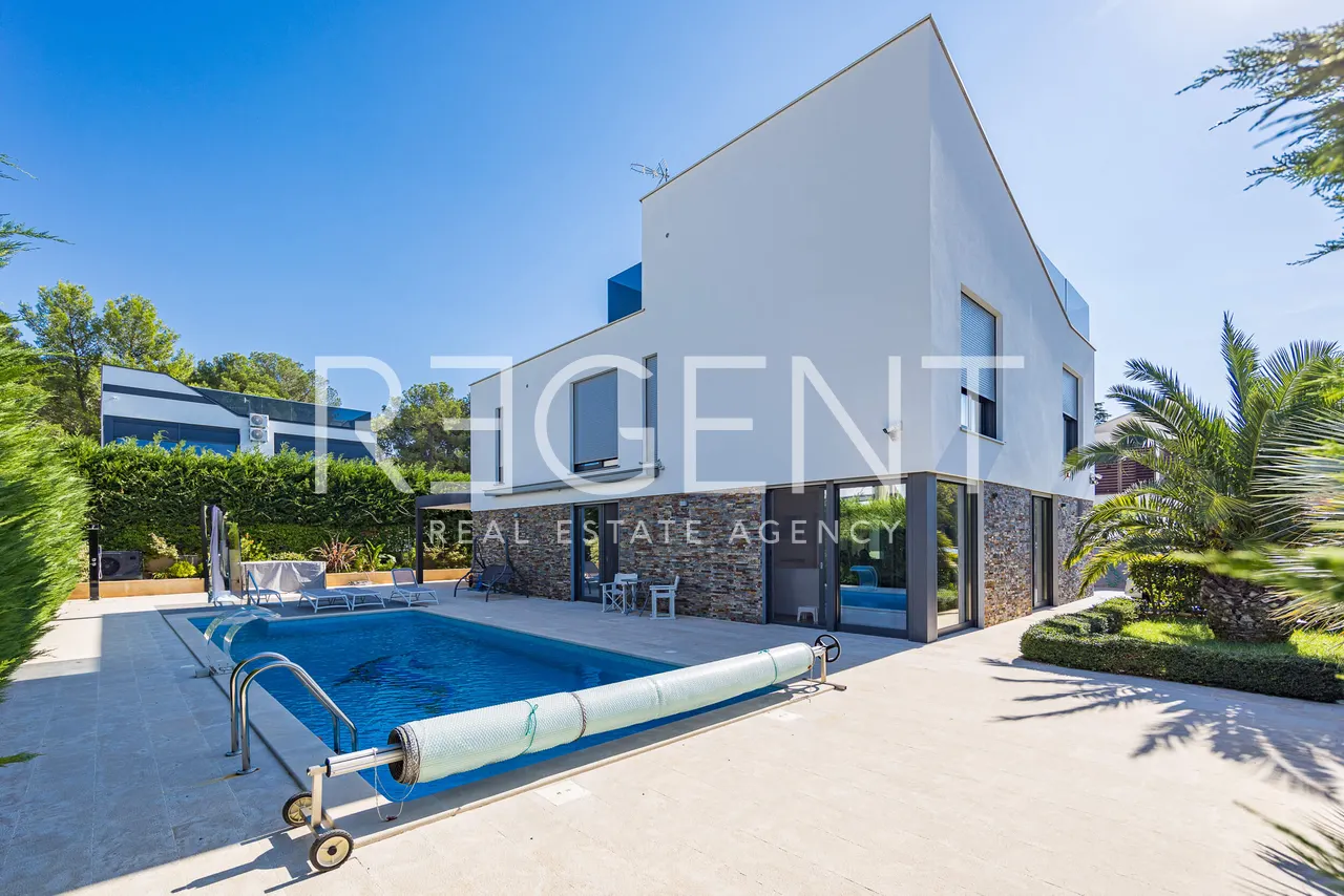 Istria, Fažana - Luxurious villa in a prime location with sea view