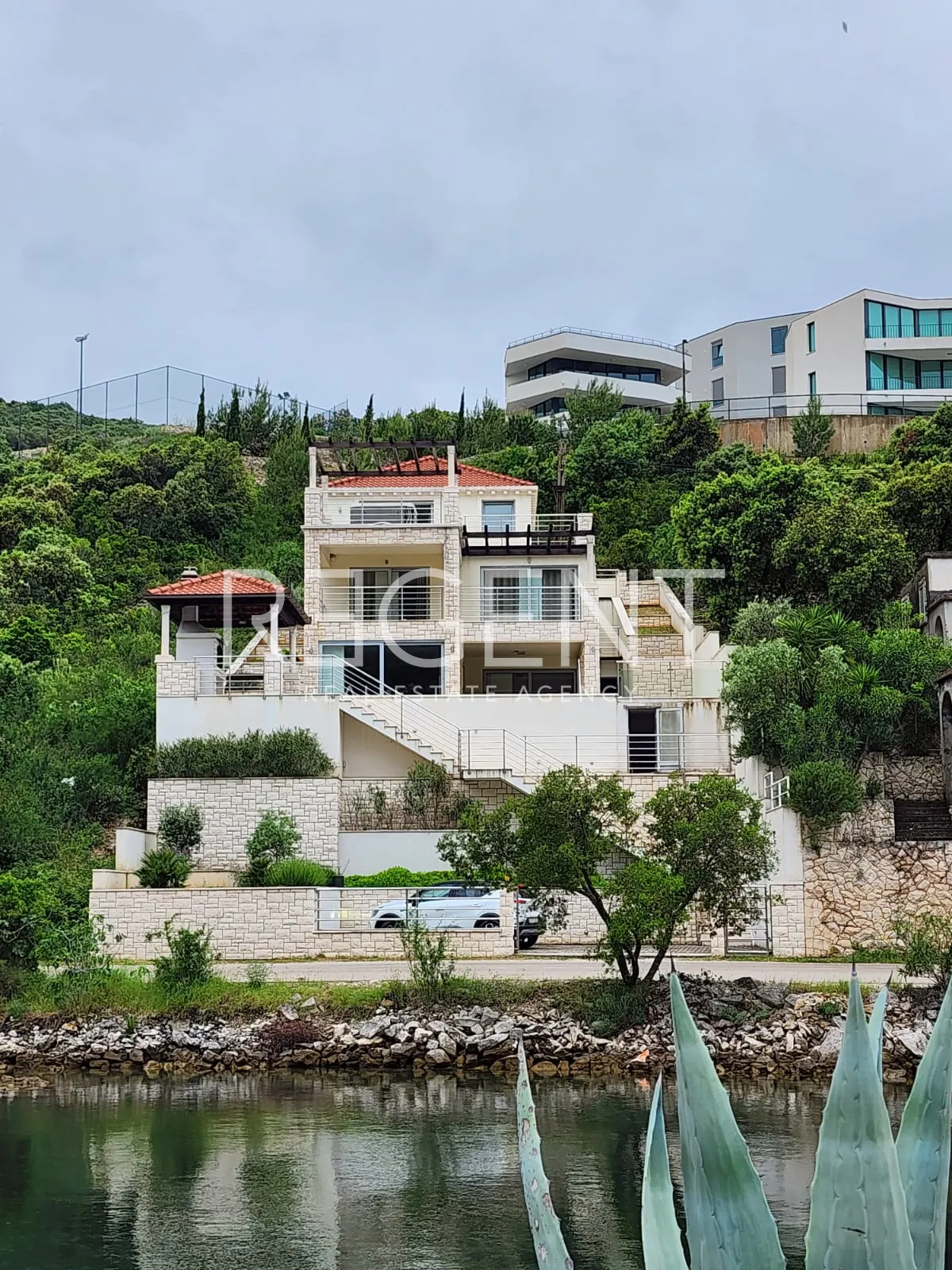 Korčula, Žrnovo - Villa au premier rang de la mer 280 m2