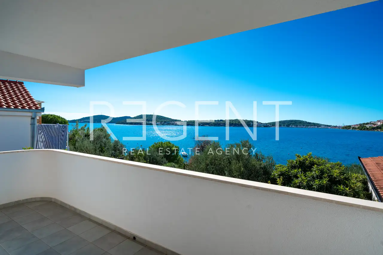 Šibenik, Rogoznica - Dům se šesti apartmány