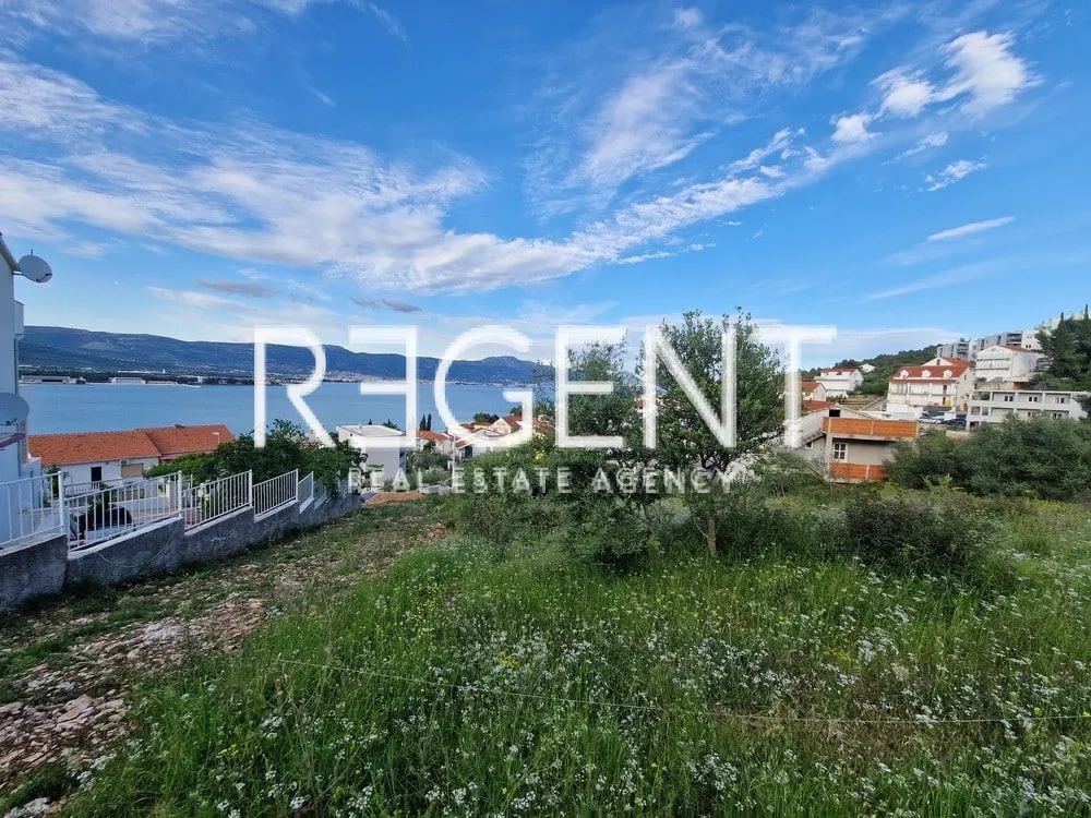 Trogir, Čiovo - building plot with sea view, 1514 m2