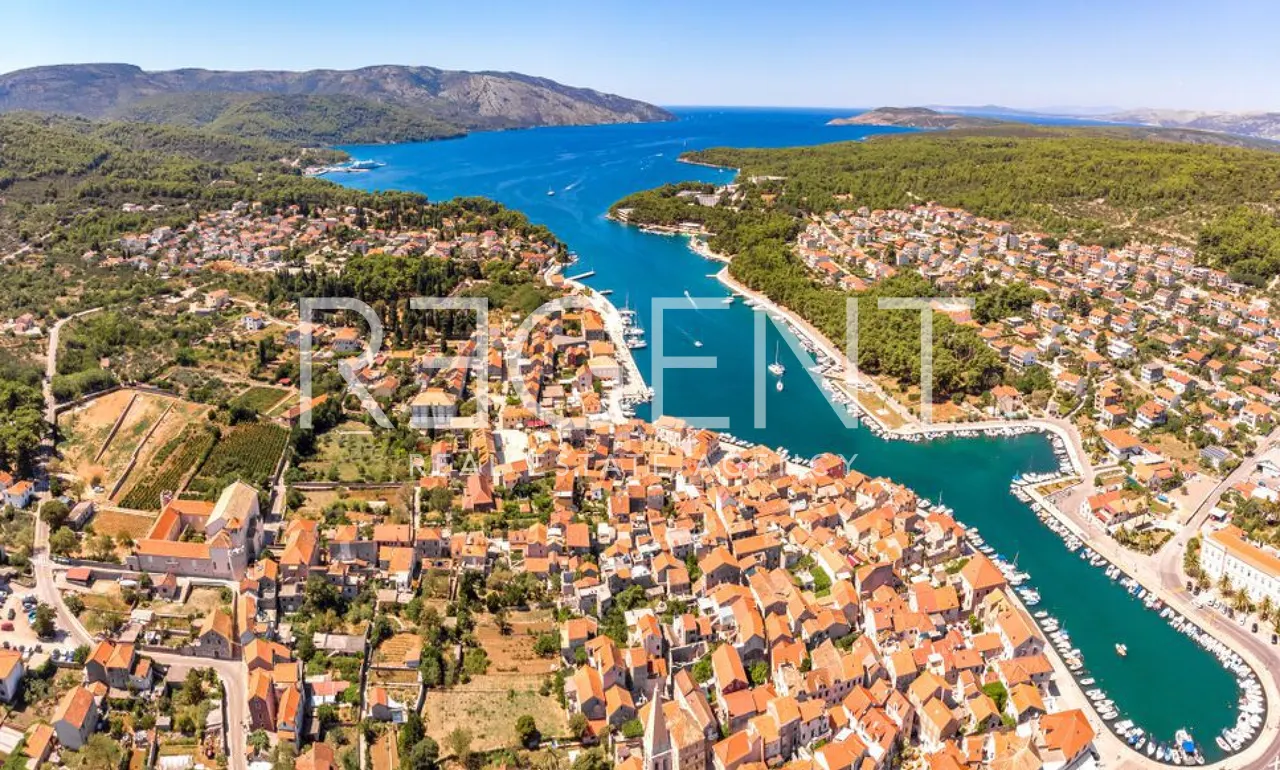 Hvar, Stari Grad - zemědělská půda s výhledem na moře, 14 962 m2