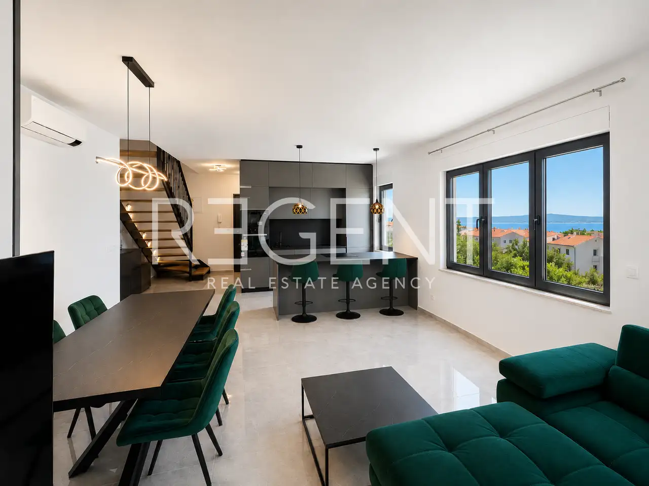 Dvoetažni stan 140 m², Brodarica, Šibenik- 3SS, krovna terasa, garaža