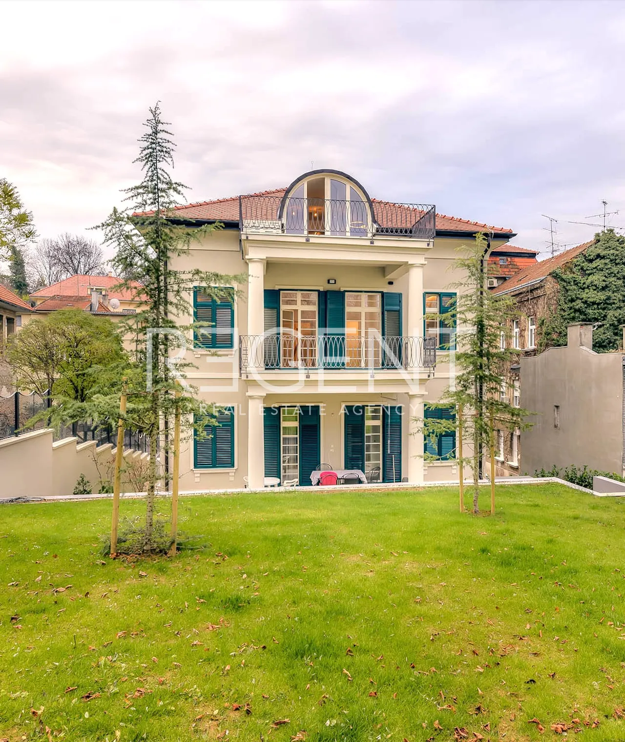 Záhreb, Britanské námestie - Luxusný štvorizbový byt so záhradou 198 m2