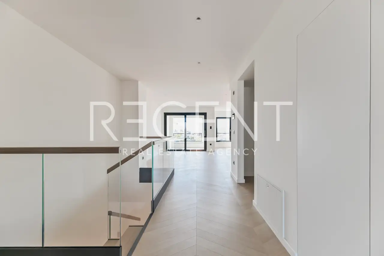 Zagreb, Nova cesta — četverosoban dvoetažni stan 164 m² s dvije garaže