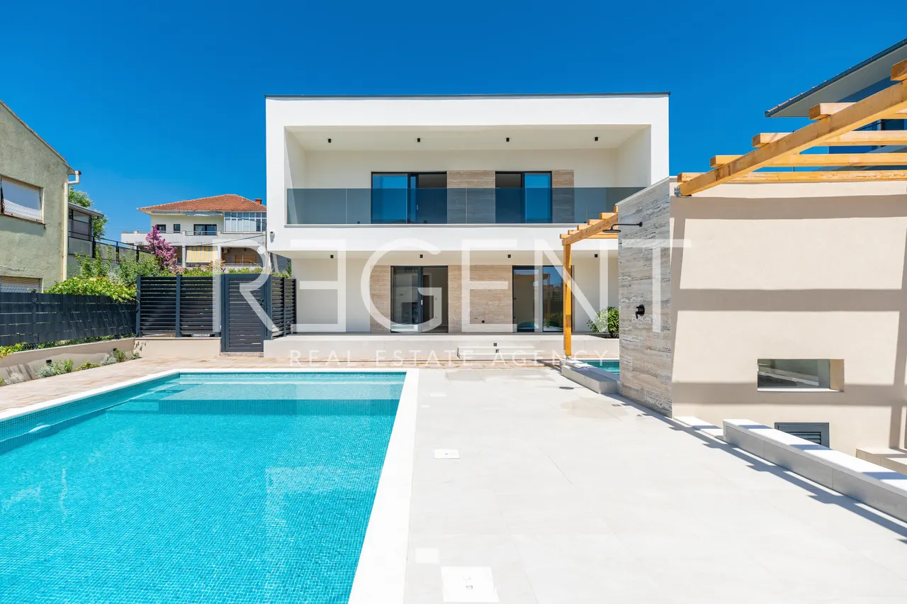 Trogir - Nouvelle villa moderne de 300m2 avec piscine et jacuzzi