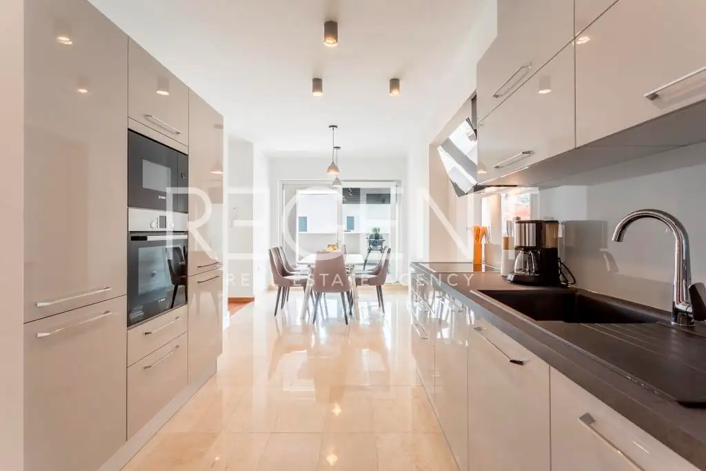 Podstrana - Three-room apartment with a terrace