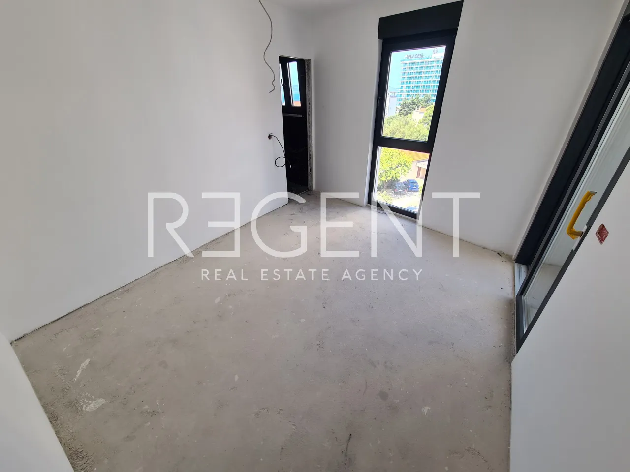 Macarsca, Centro - Attico trilocale con vista mare 117 m2