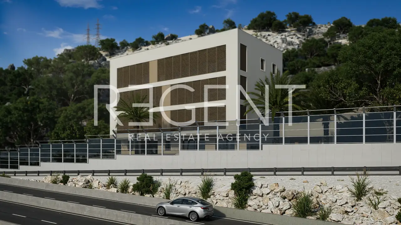 Split, Klis - Dvosoban stan u suterenu s prostranom terasom
