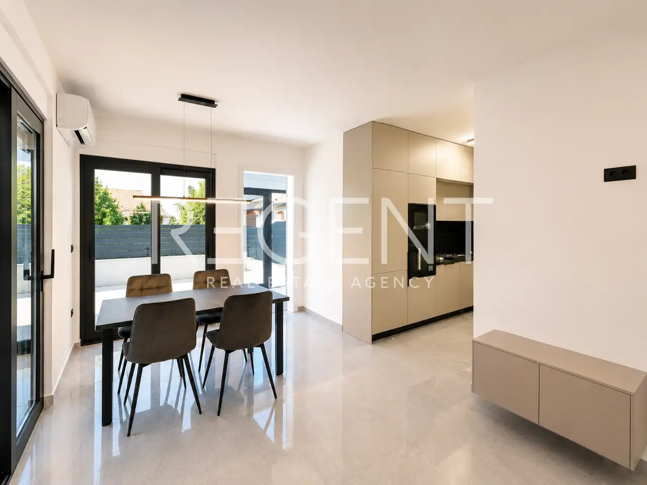 Brodarica, Šibenik 40,25 m², novostavba - 2-izbový, dvor, parkovanie