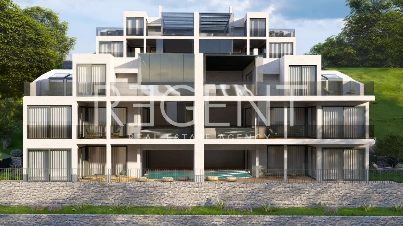 Trogir, Marina – stan 123 m², 2 spavaće sobe, bazen, 150 m od mora