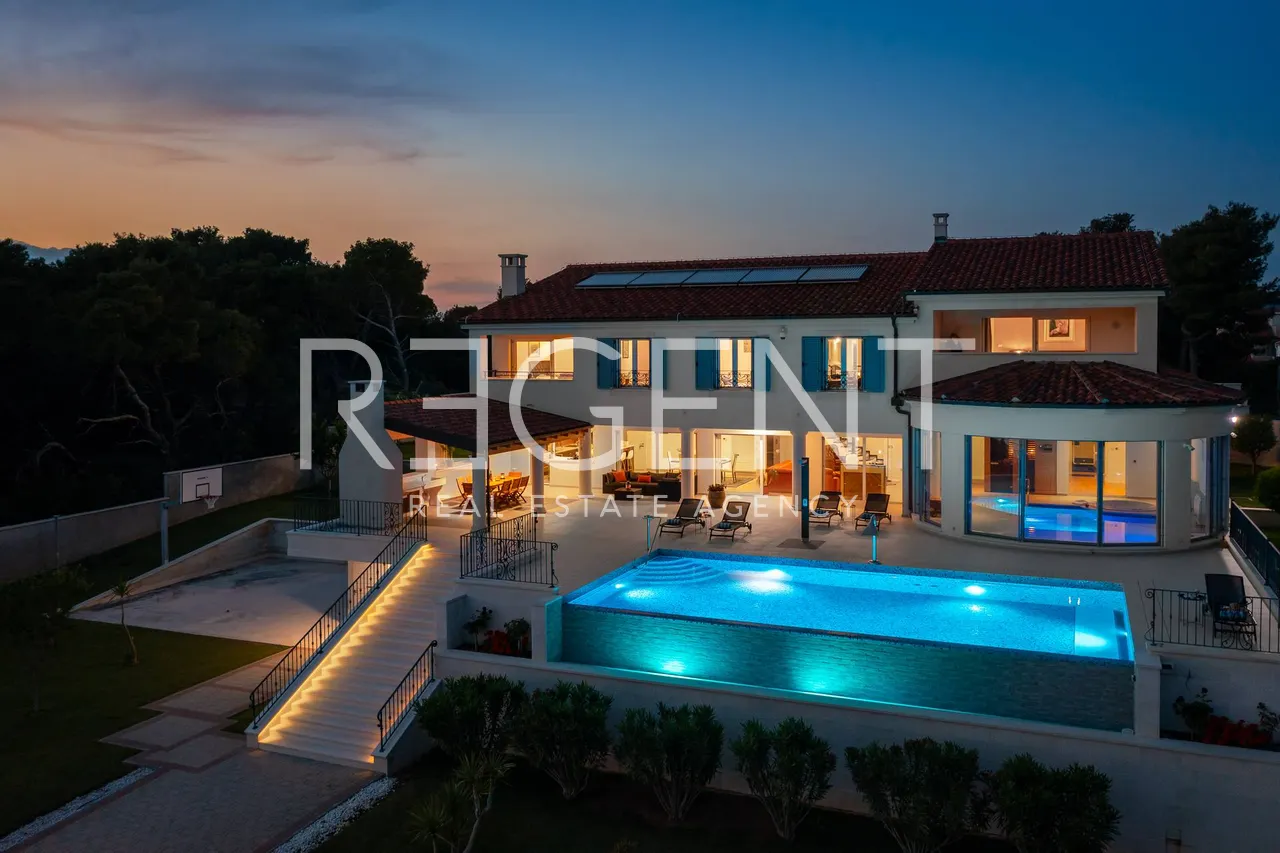 Šibenik, Zablaće – vila 1 000 m², bazén, wellness, záhrada, prvý rad