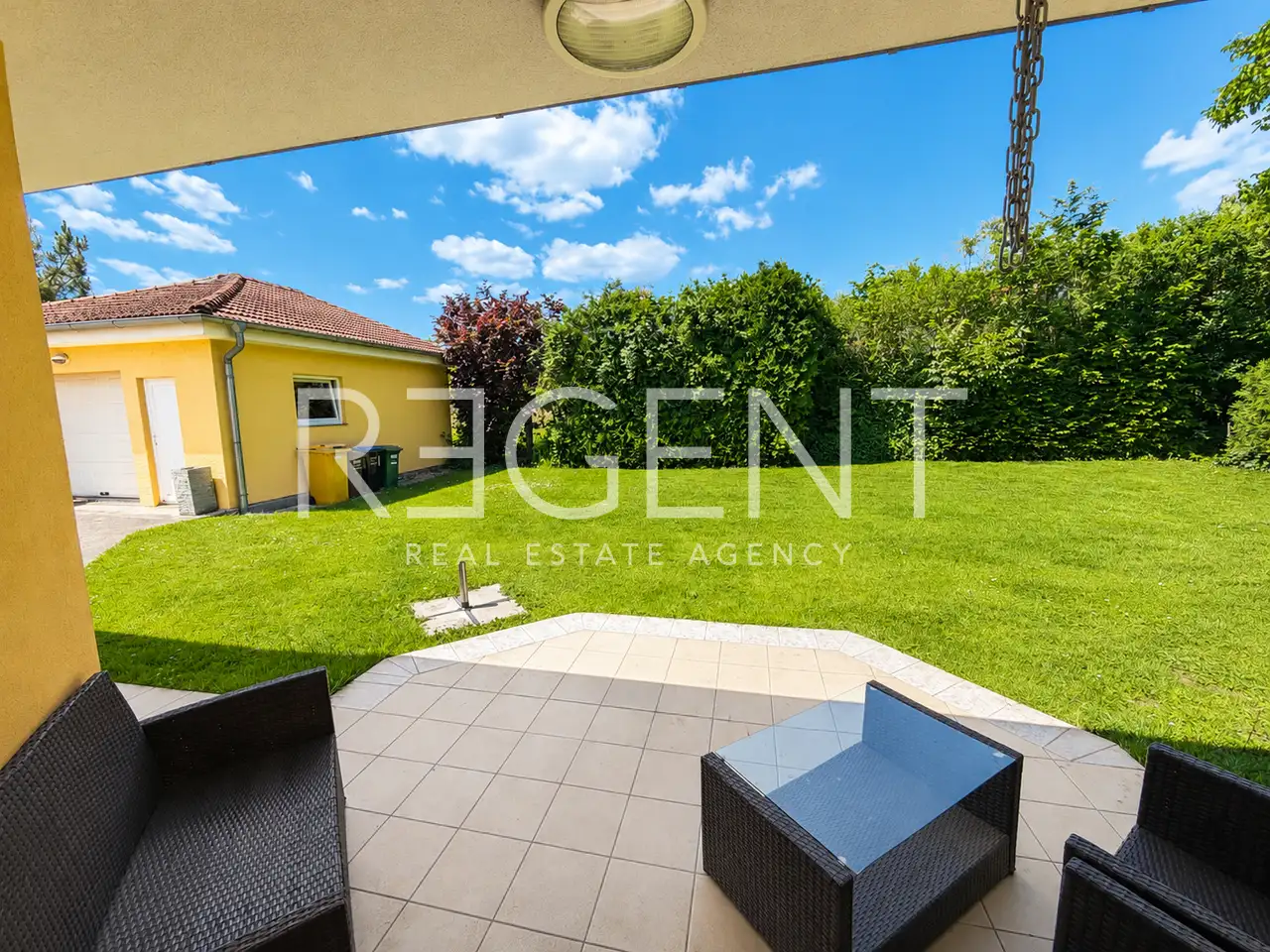 Dům 275 m² k pronájmu, Jazbina — zahrada, 2 garáže