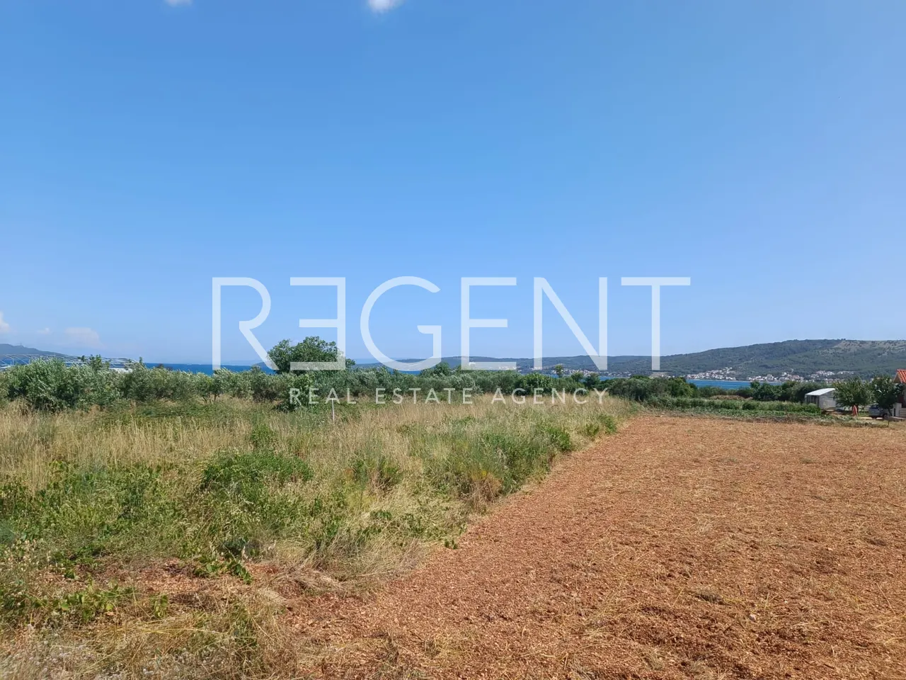 Split, Kaštel Štafilić - building plot first row to the sea, 5600 m2