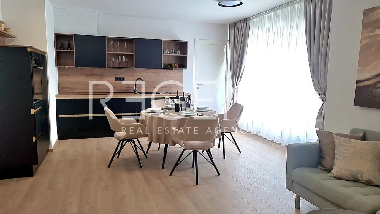 Split, Strožanac – For rent, three-room apartment 103 m² loggia jacuzzi parking
