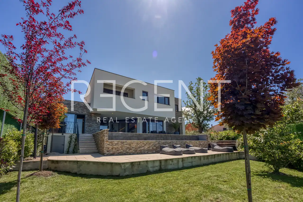 Istria, Buje - villa 255 m², piscina, sauna, giardino, parcheggio