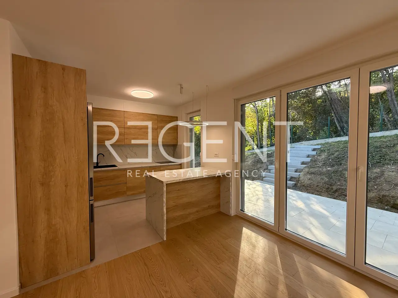 Zagreb, Gračani - four-room apartment with a garage