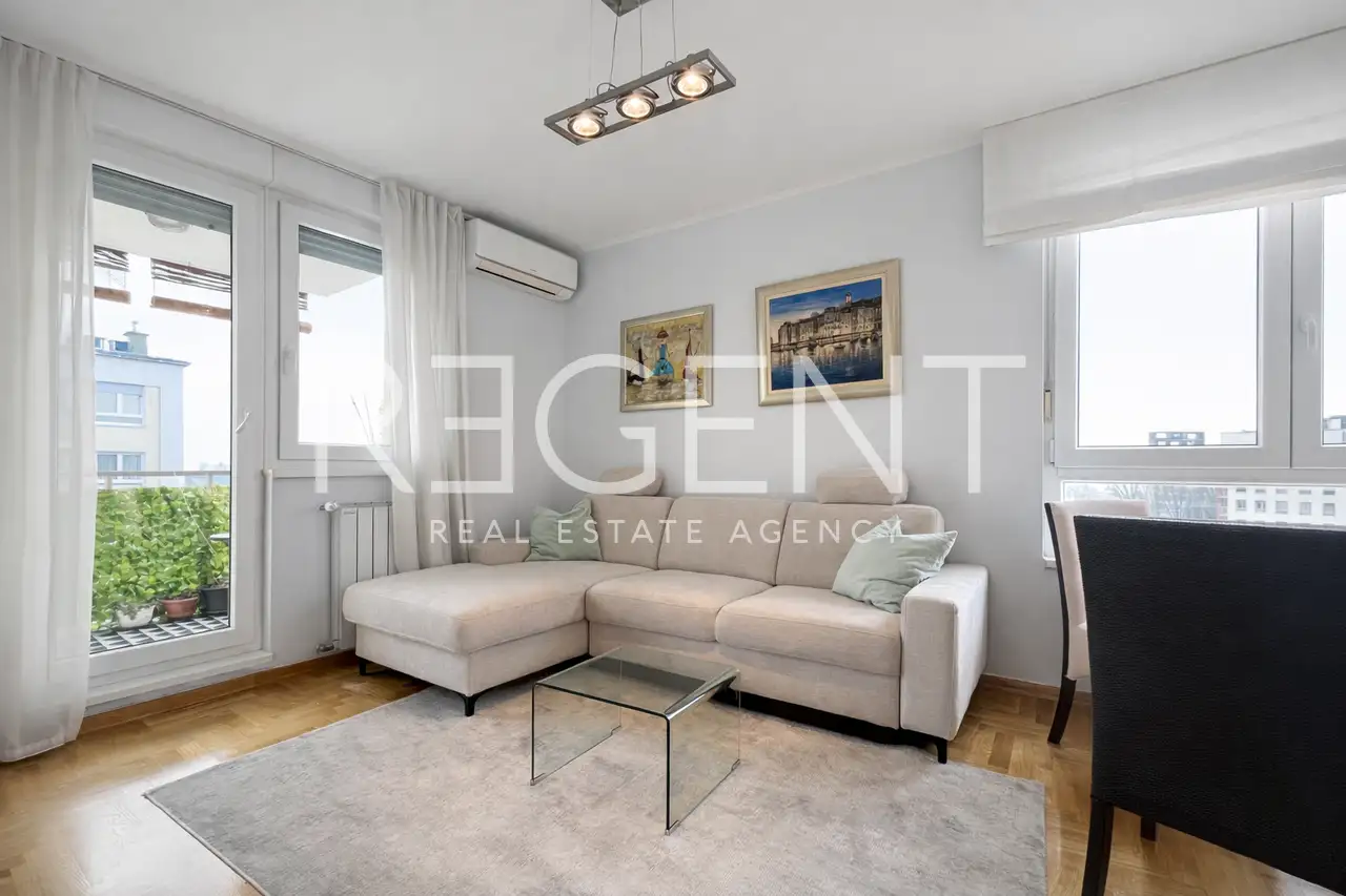 Zagreb, Folnegovićevo naselje - three-room apartment with a parking space