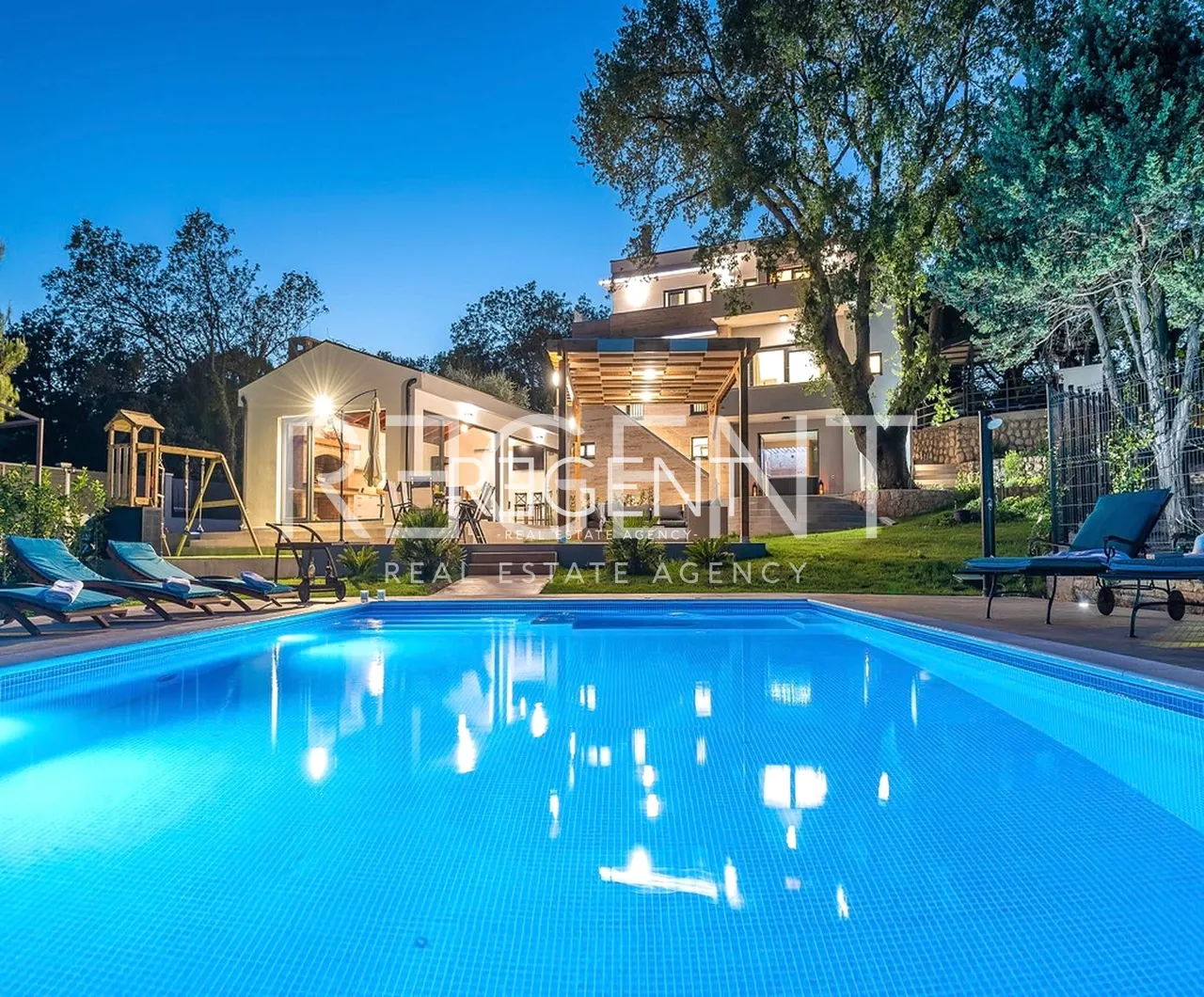 Zadar, Posedarje - Vila prvý rad pri mori 300 m2
