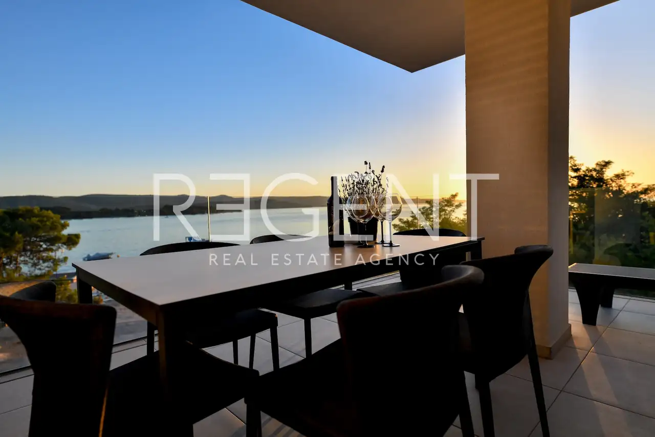 Zadar, Turanj – Exkluzívna vila s apartmánmi, prvý rad pri mori