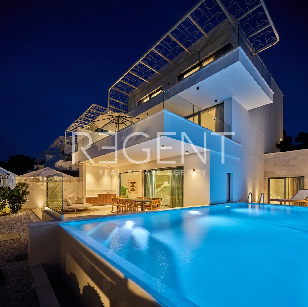 Trogir - Moderní vila s výhledem na moře 341 m2