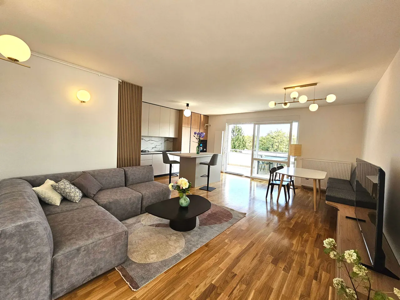 Záhřeb, Pantovčak - Čtyřpokojový byt s terasou + garáž 118 m2, První pronájem