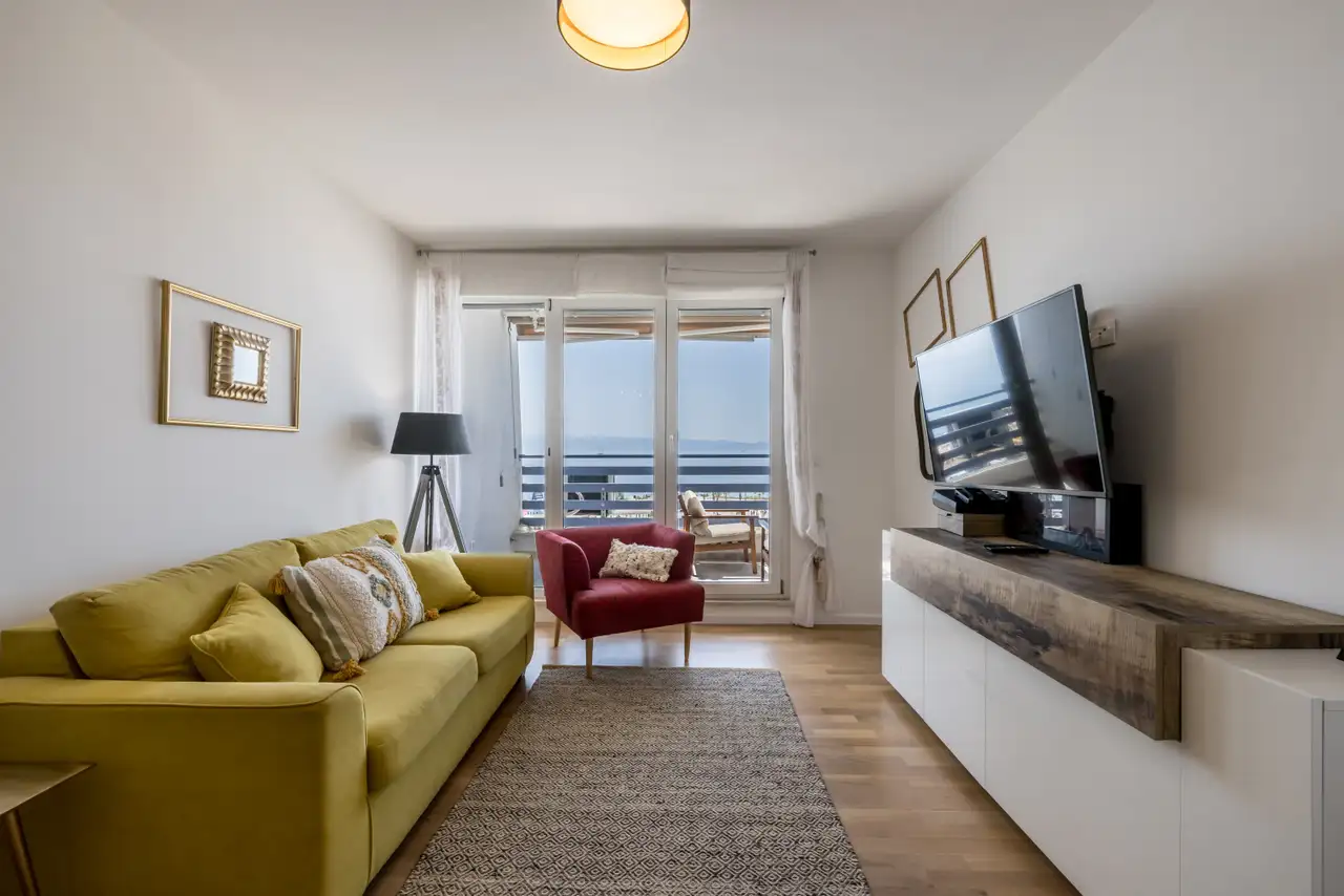 Split, Žnjan - Three-room apartment with a loggia and sea view