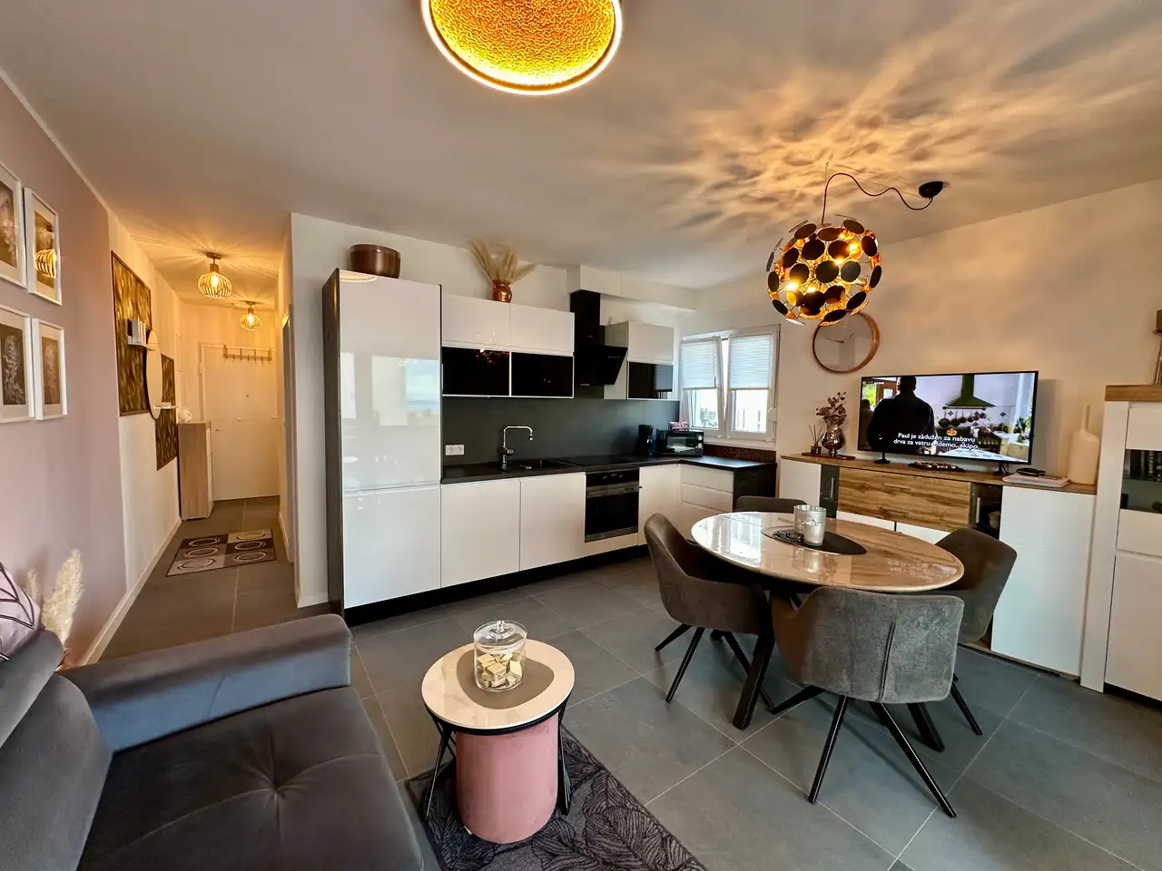 Kaštela, Kaštel Stari - Jednosoban stan s natkrivenom terasom i vrtom