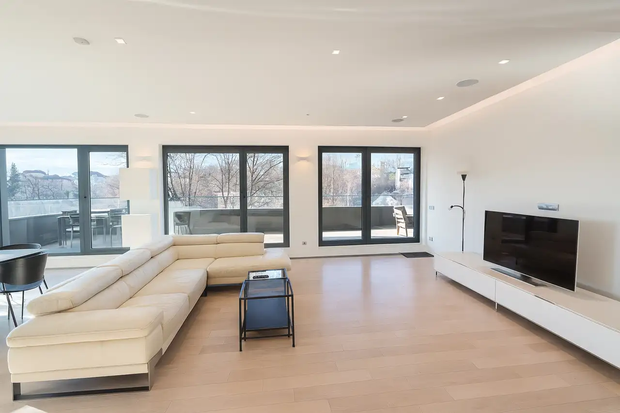 Ljubljana, Pantovčak - sodoben in prostoren apartma s pogledom na zelenje