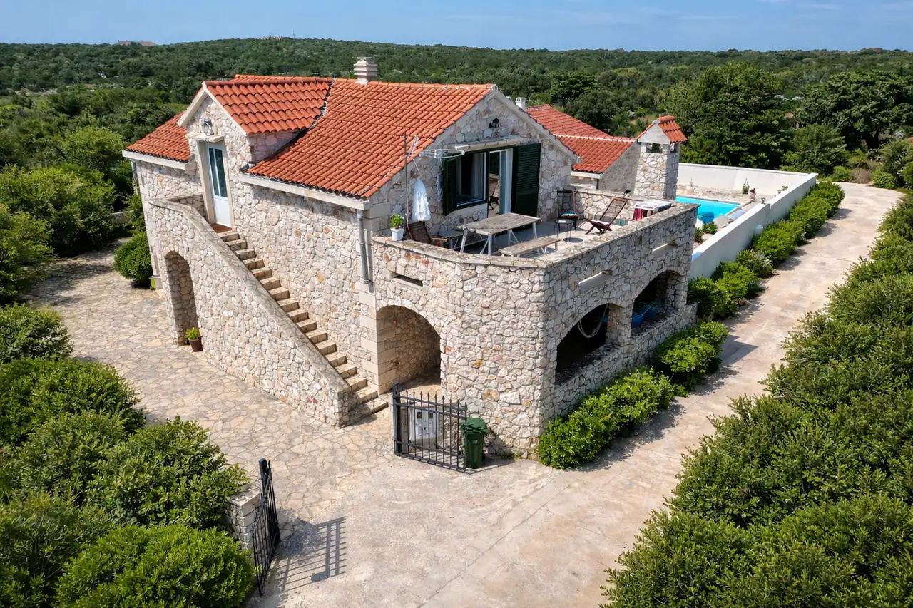 Zadar, Premuda - Kamienny dom z basenem