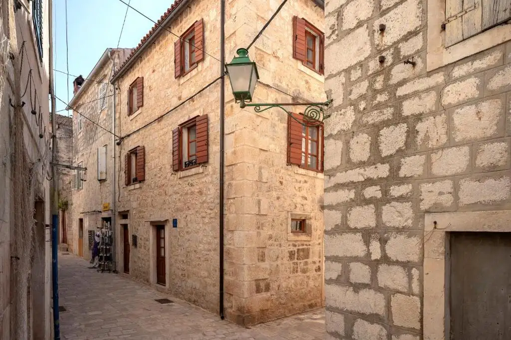 Hvar, Stari Grad – Kamena kuća u staroj jezgri grada