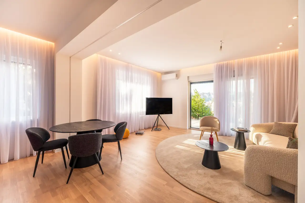 Zagreb, Srebrnjak - moderan trosoban stan s terasom