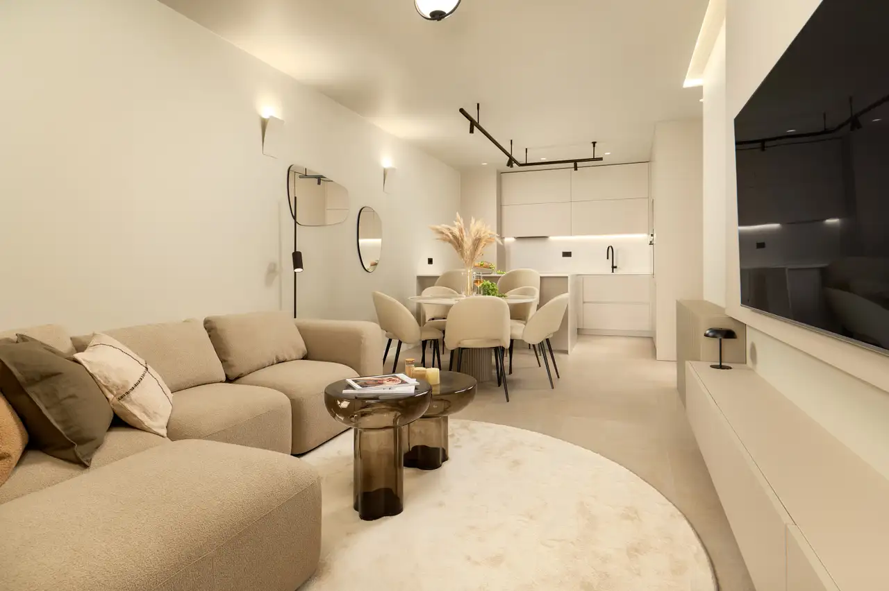 Split, Žnjan - Dvojizbový byt s loggiou a výhľadom na more