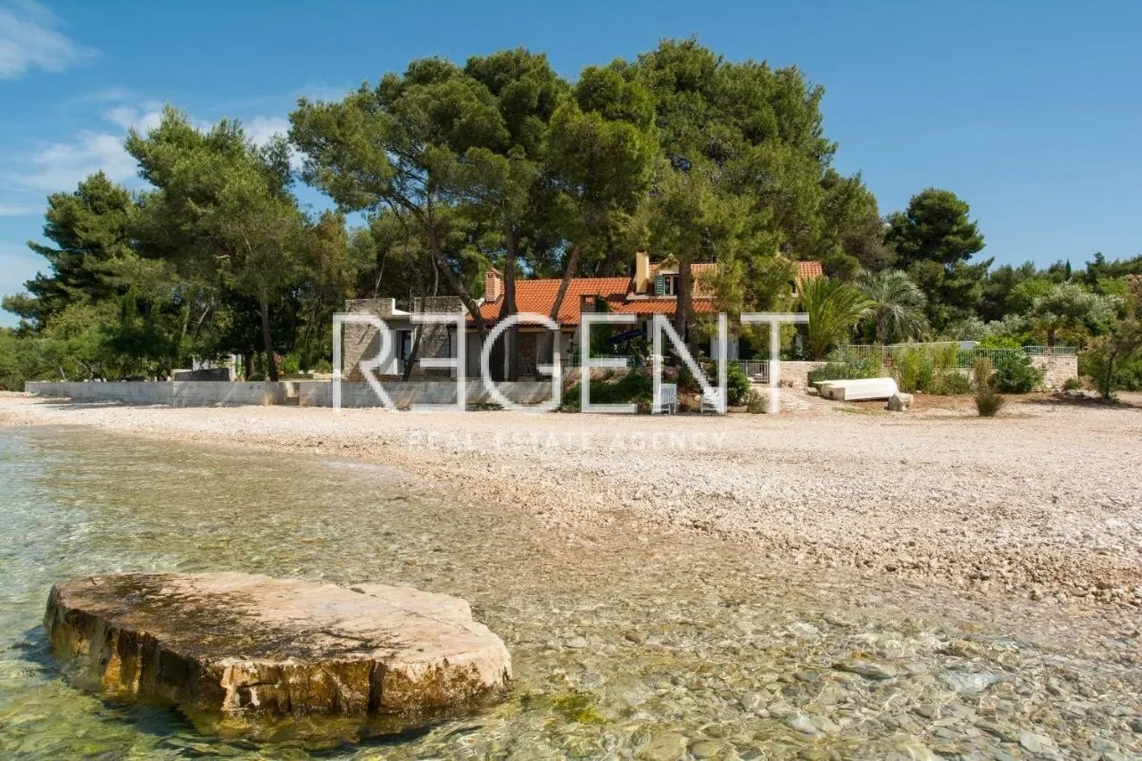 Brač, Mirca - Vila s bazénem u moře 330m2