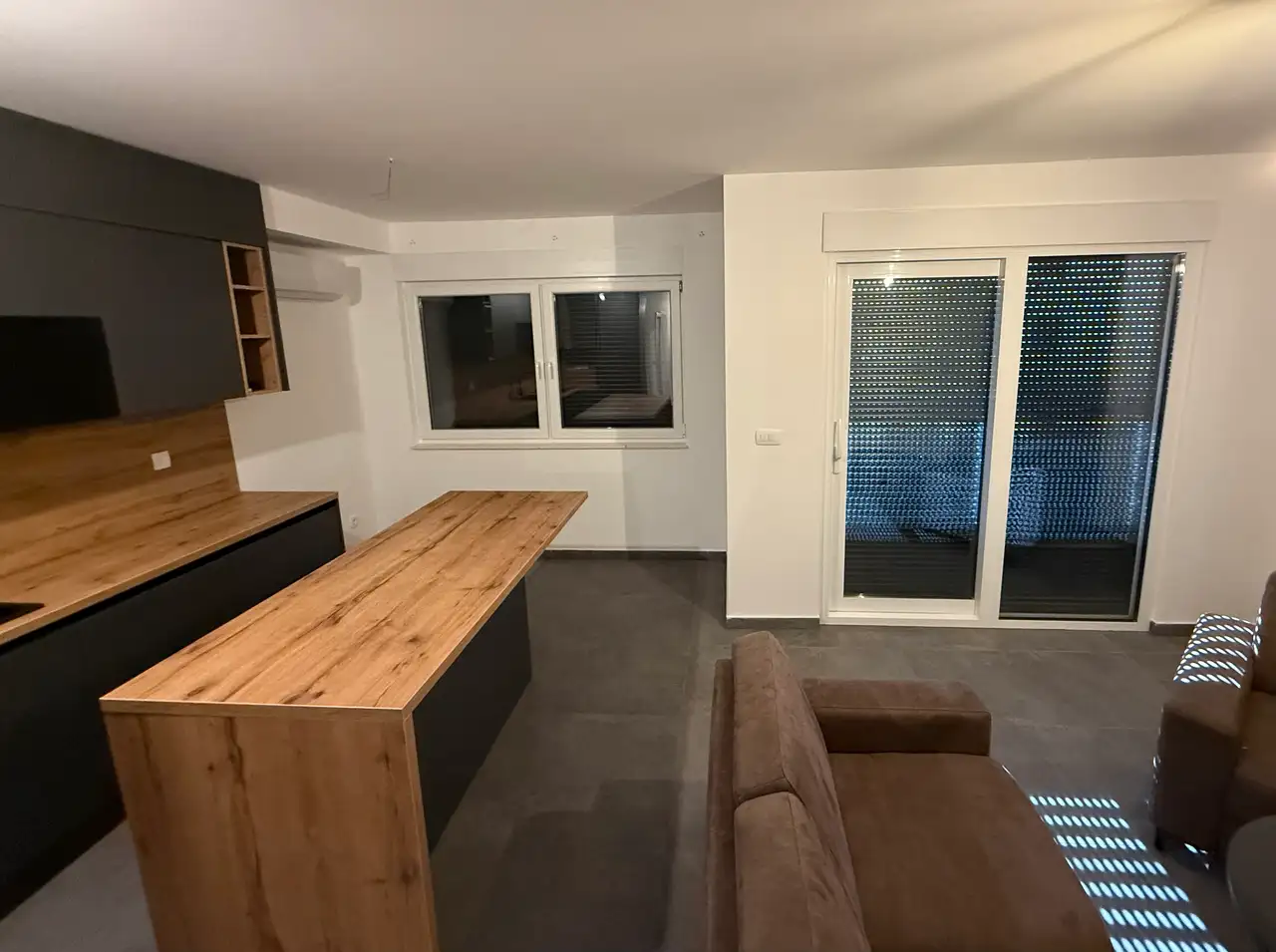 Trogir, Okrug Gornji - Two-bedroom apartment on the ground floor near the sea