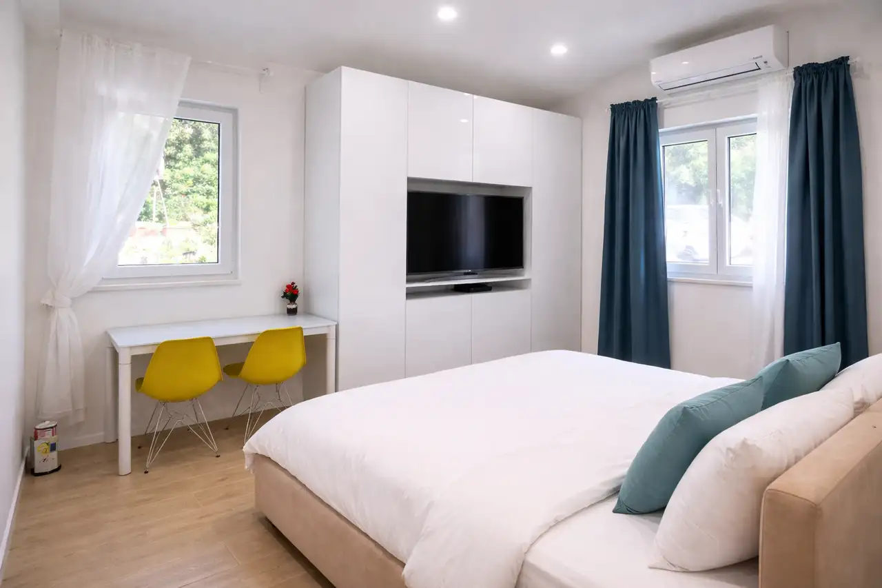 Split, Trstenik - Moderní studio k pronájmu