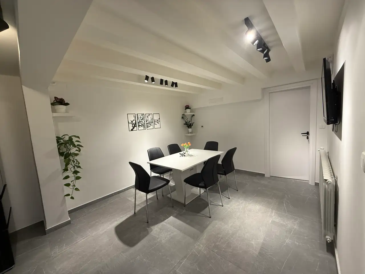 Zagreb, Borongaj - prostrani šesterosoban stan