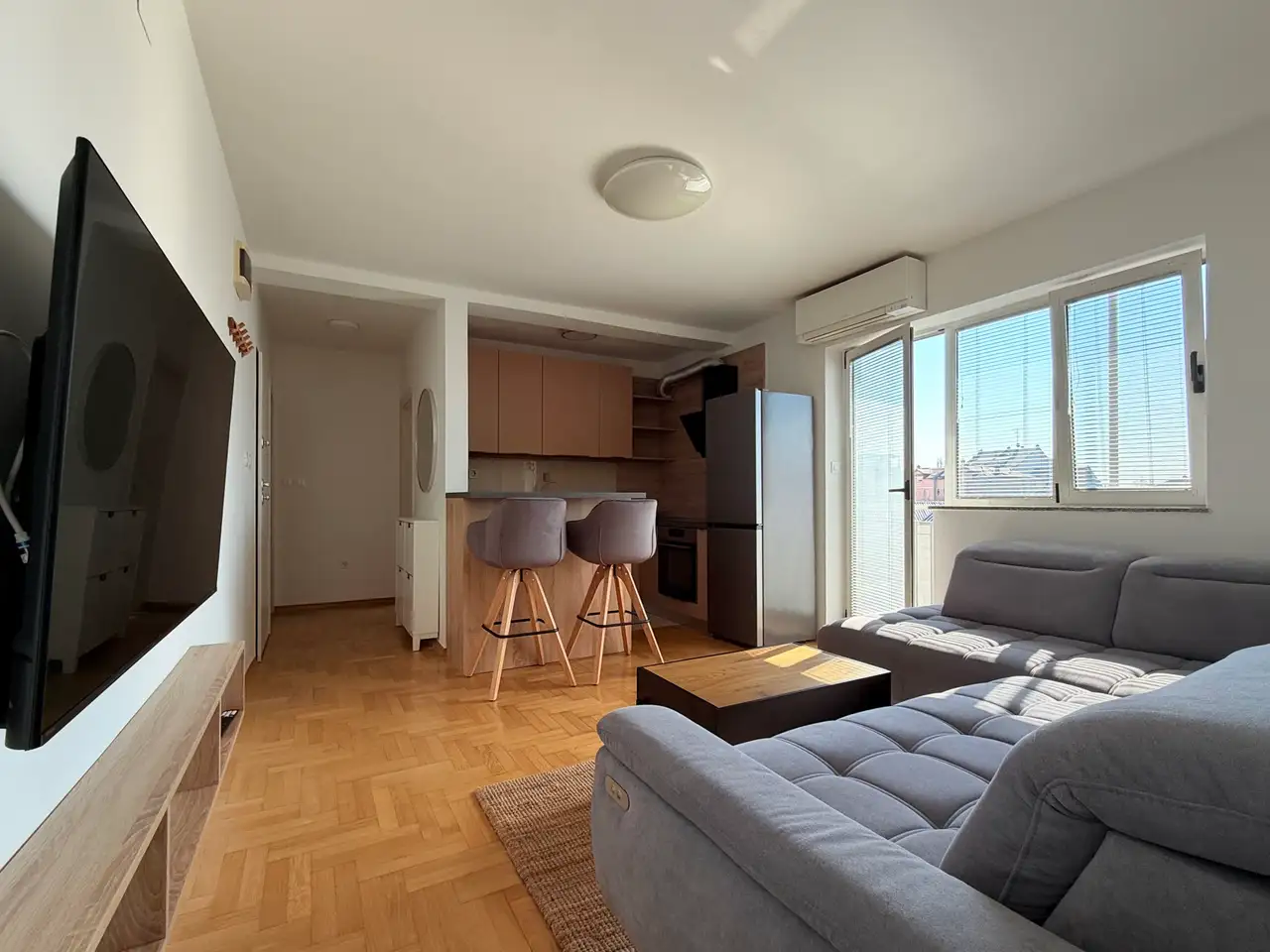 Zagreb, Trešnjevka - Appartement de trois pièces récemment rénové avec balcon