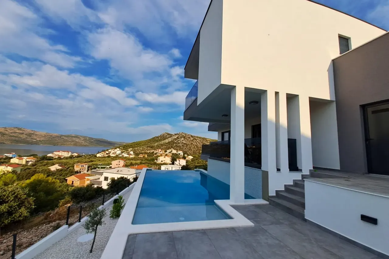 Trogir - Nově postavená vila s výhledem na moře