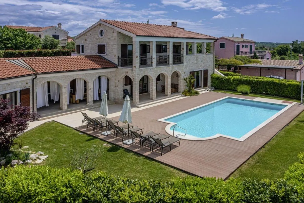 Istrie, Sveti Lovreč - Autentická kamenná vila 280 m2