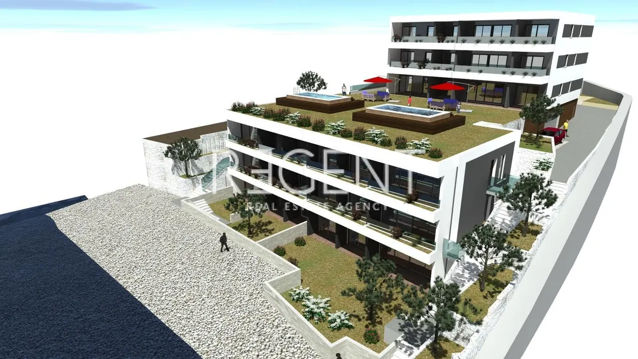 Split, Podstrana - Luxusný dvojpodlažný byt prvý rad pri mori, 200 m2