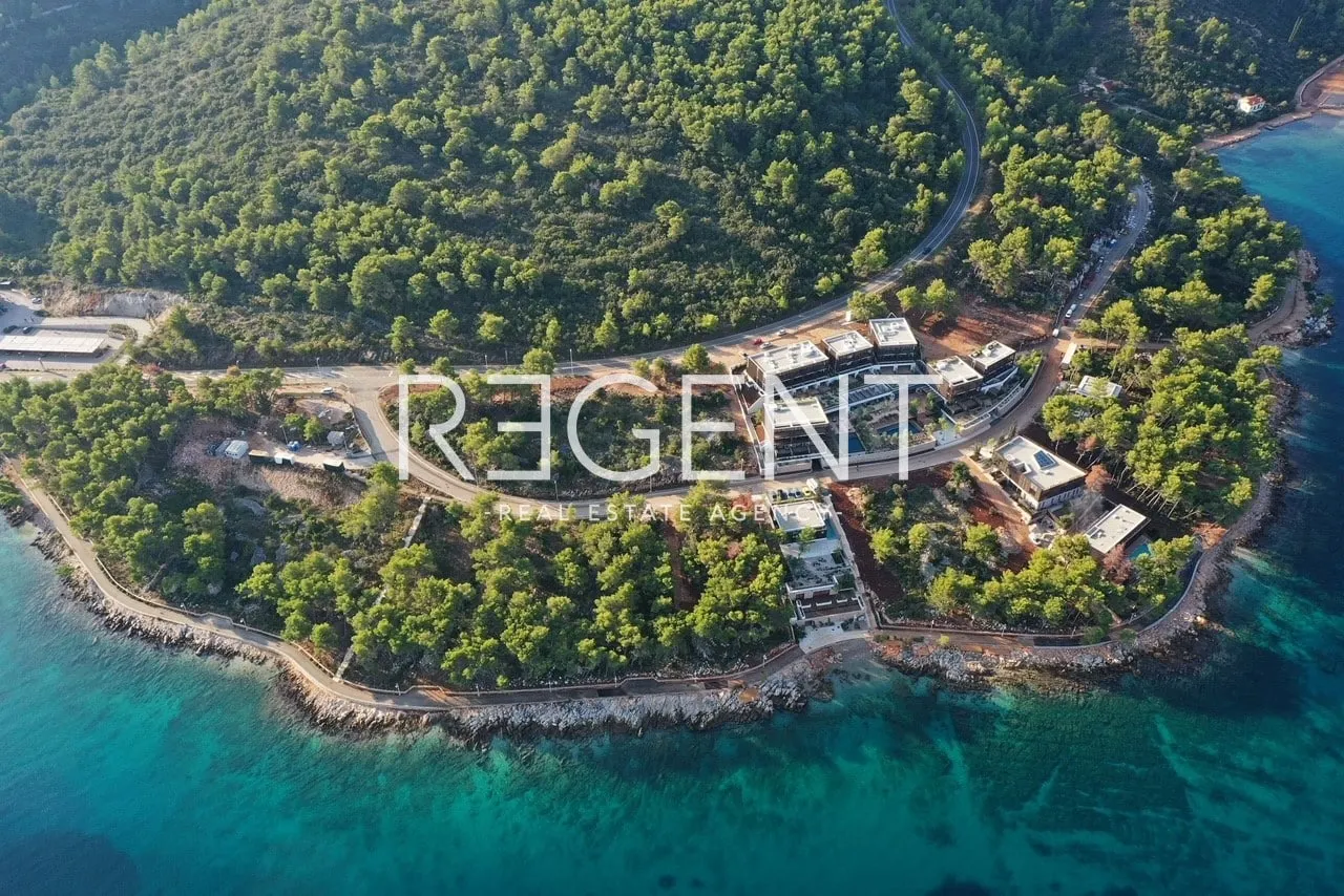Stari Grad, Hvar - terreno edificabile in prima fila sul mare
