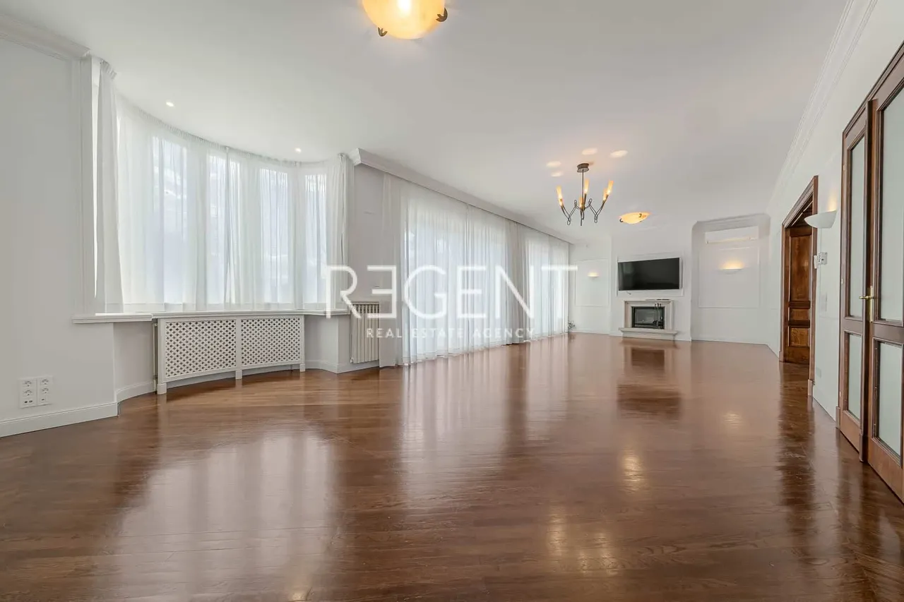 Záhřeb, Tuškanac - Luxusní byt se zahradou 250 m2, pronájem