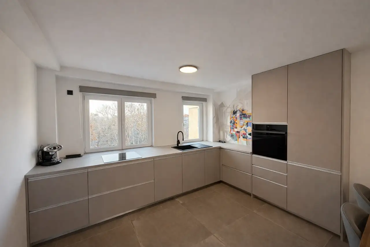 Zagreb, Centar - Trosoban renoviran stan za najam s parkingom