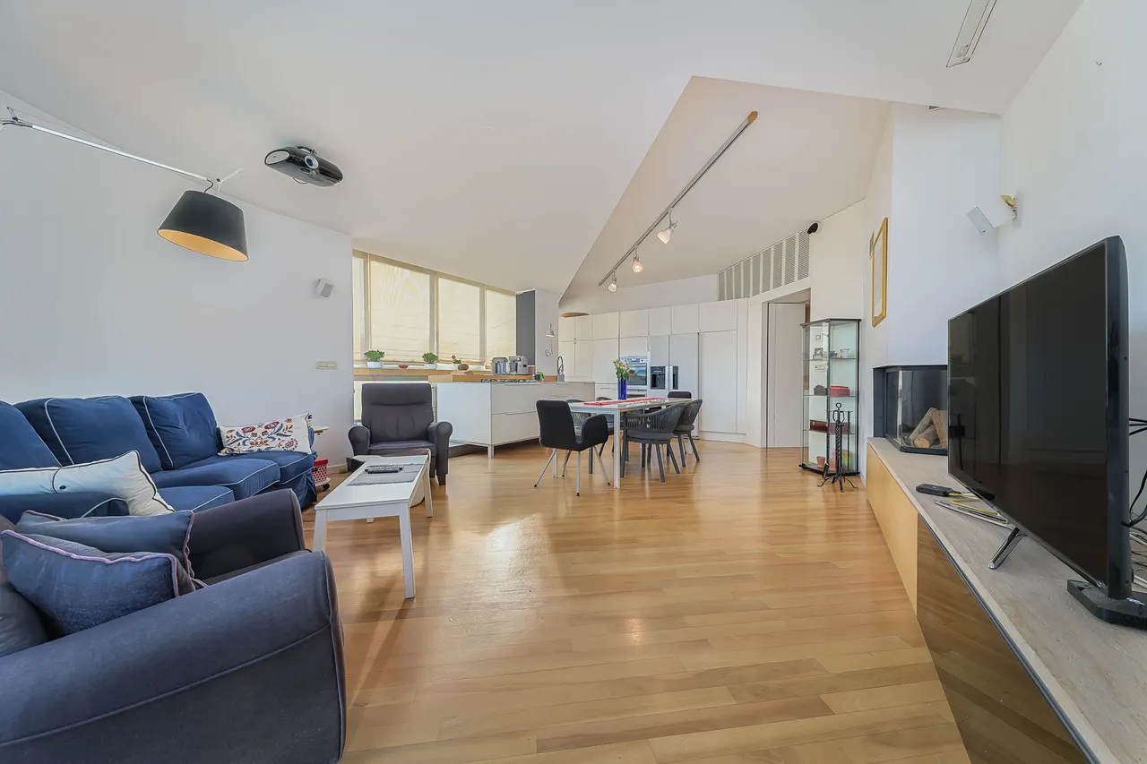 Záhřeb, Petrova - Moderní penthouse se střešní terasou a bazénem